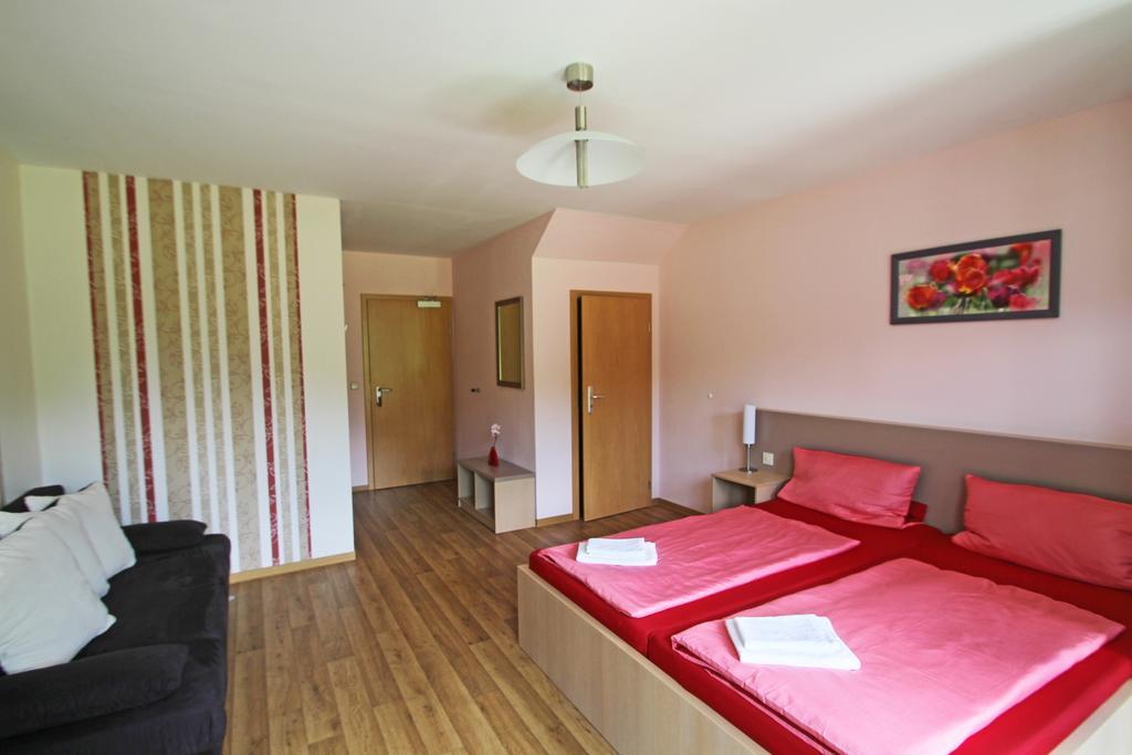 Gasthaus & Pension Am Kurfuerstendamm Burg  Pokój zdjęcie